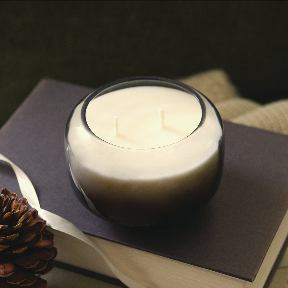 Amberwood Grove Candle, Pedestal Glass 20 oz